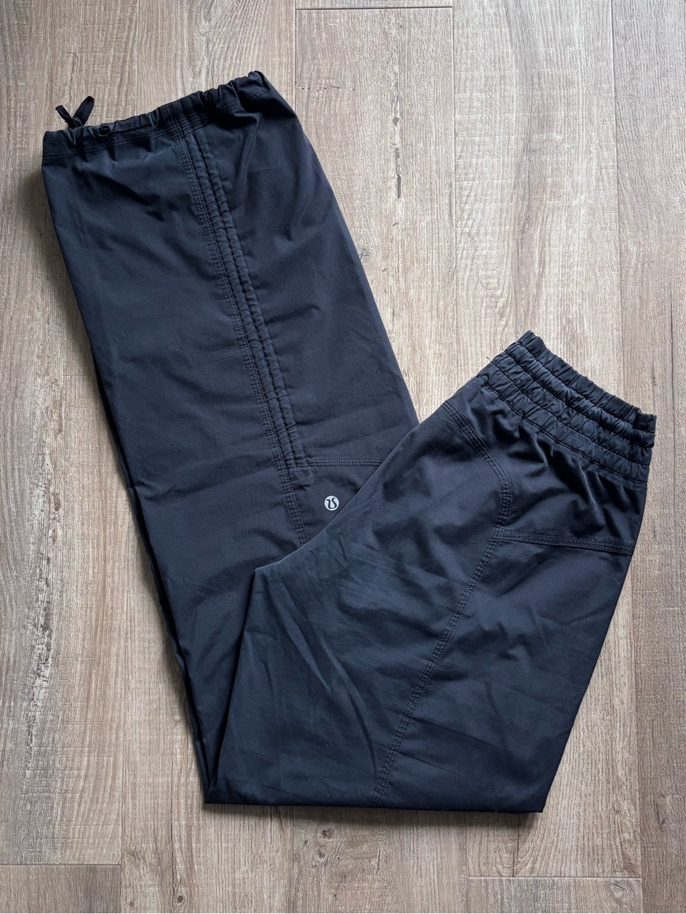 Lululemon Lightweight Pant W/ Cinchable Ankles 32” in Black